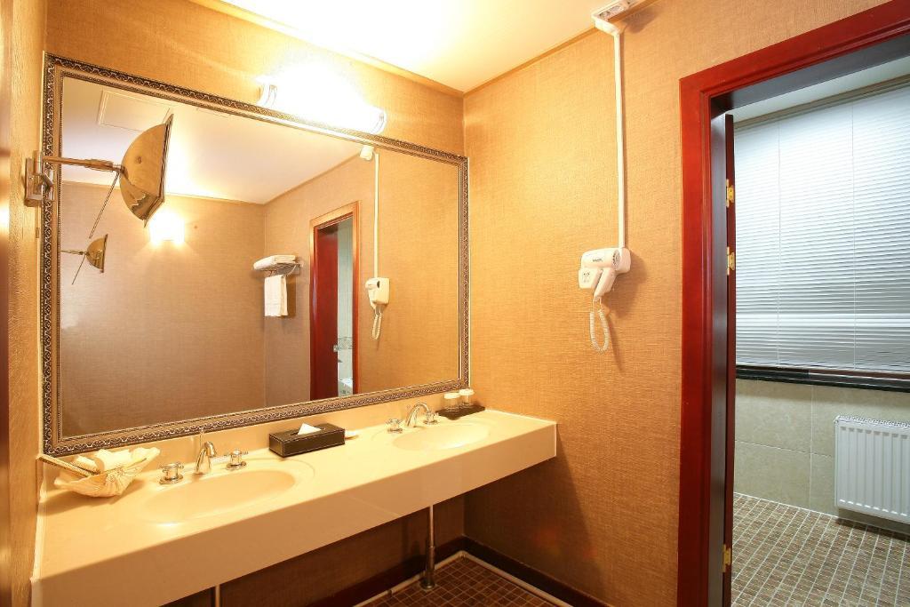 Sunjin Grand Hotel Ulán Bator Habitación foto