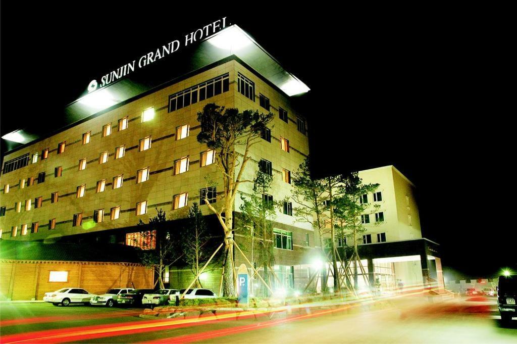 Sunjin Grand Hotel Ulán Bator Exterior foto